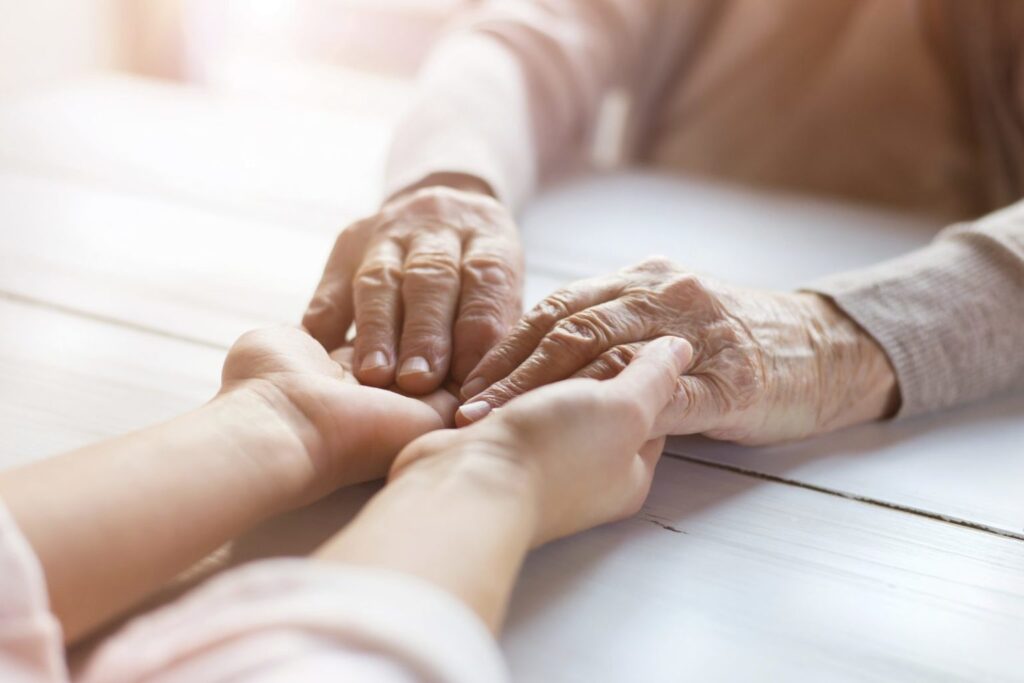 Nursing Touch® : massage adapté aux personnes âgées ou malades ? Un article par Olivia Garreau