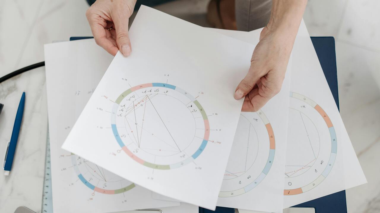 Caamille Sarramea, astrologue humaniste chez Anima à Paris